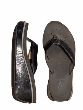 Volatile Black Patent Platform Wedge Flip Flops Size 9